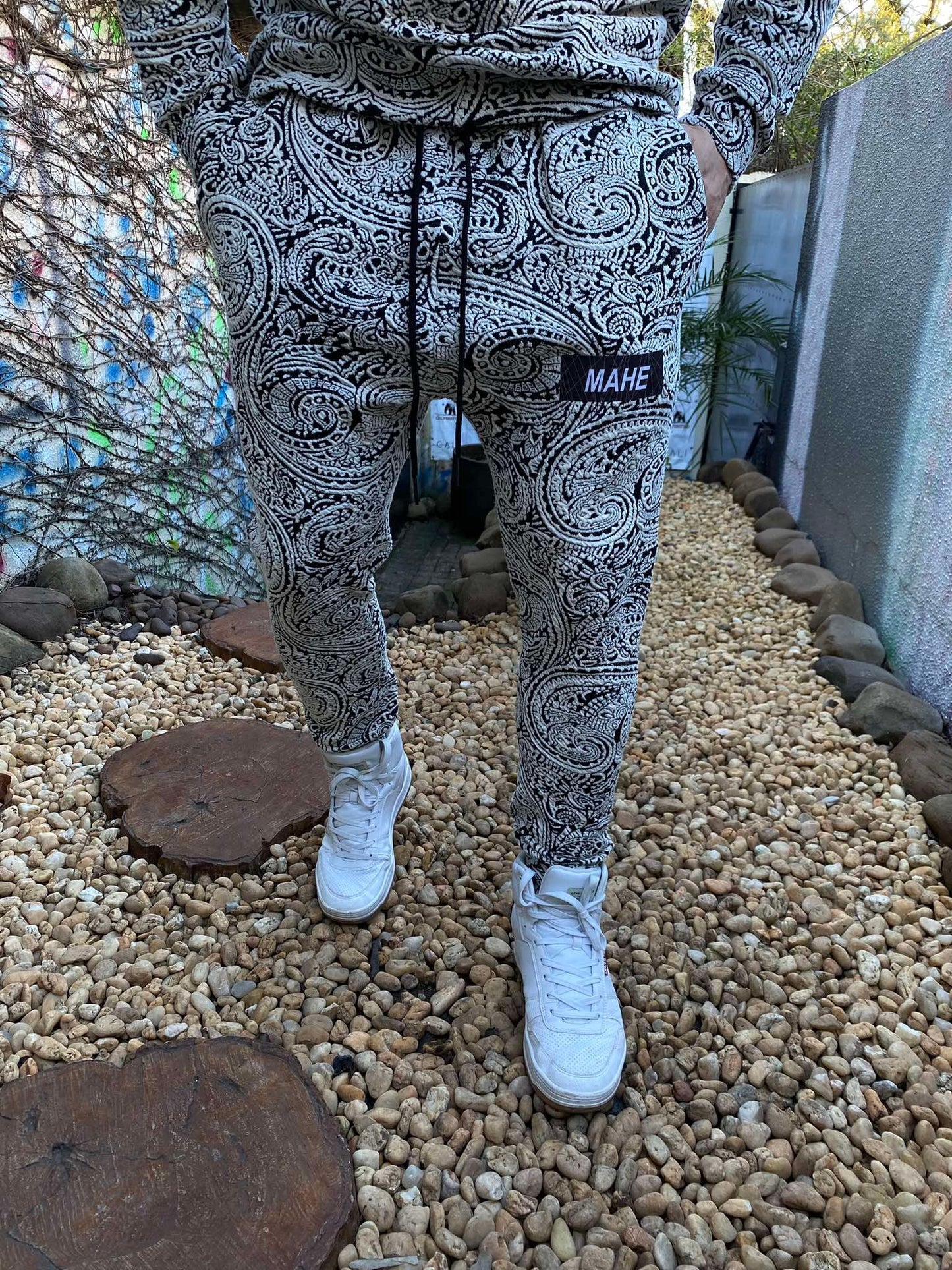 CALÇA MAHE BLACK COVENANT