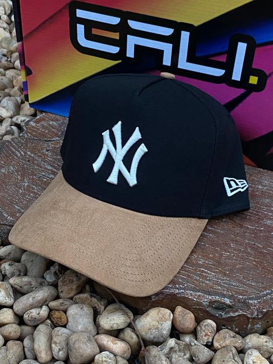 Boné New Era NY Preto Bege