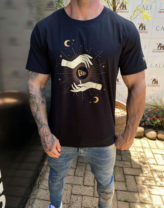 Camiseta New Era Hand