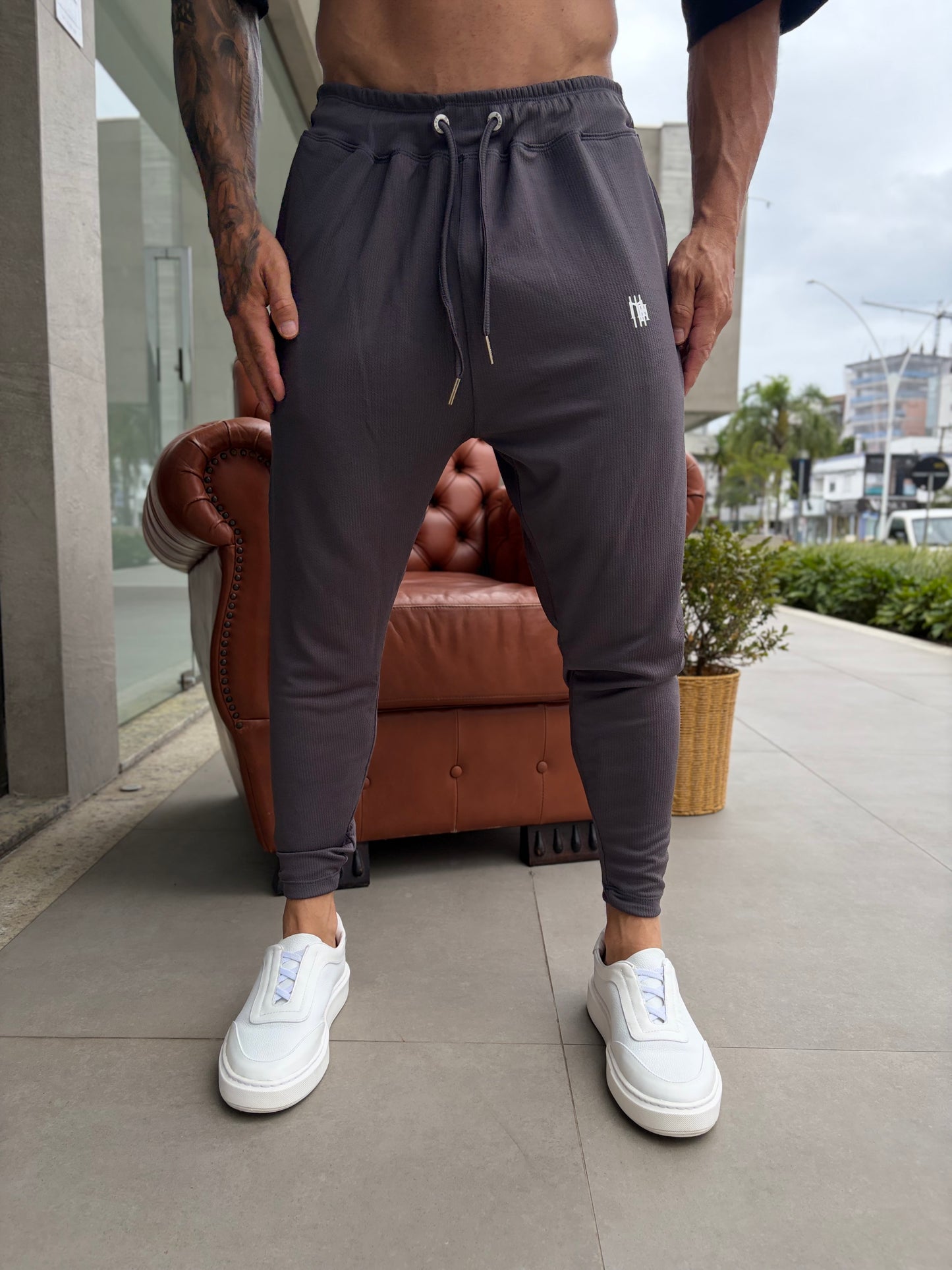 Calça Mahe Skinny Cinza