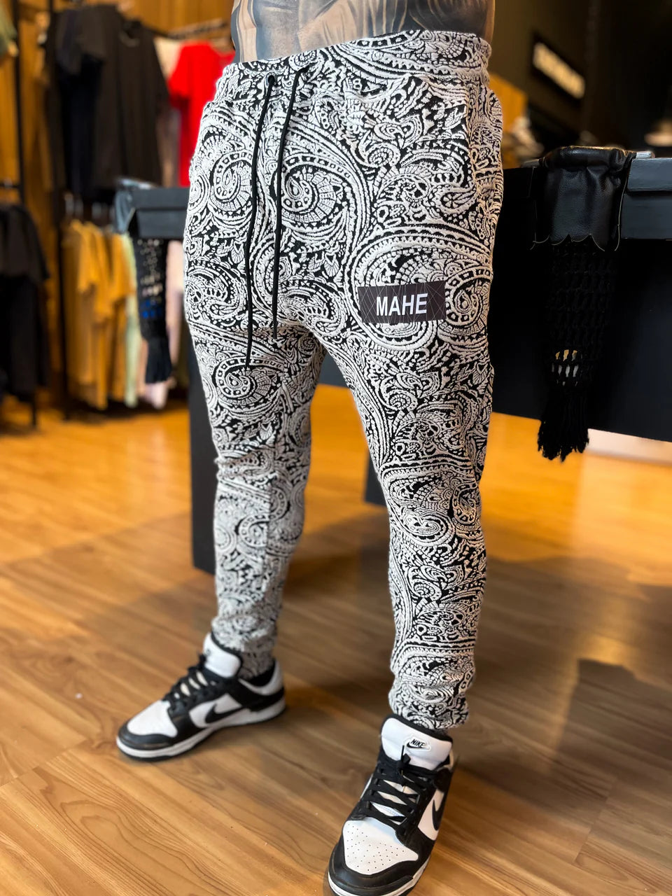 CALÇA MAHE BLACK COVENANT
