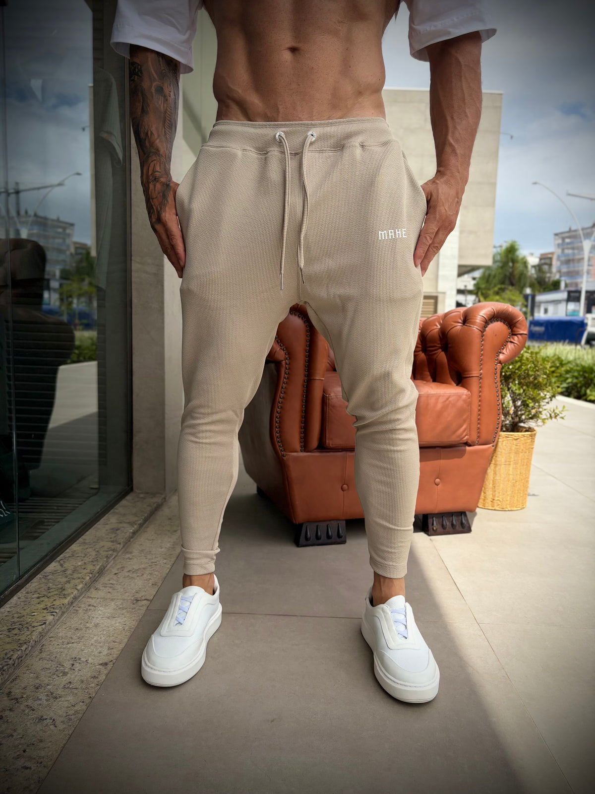 Calça Mahe skinny bege canelada - foto 4 de 7