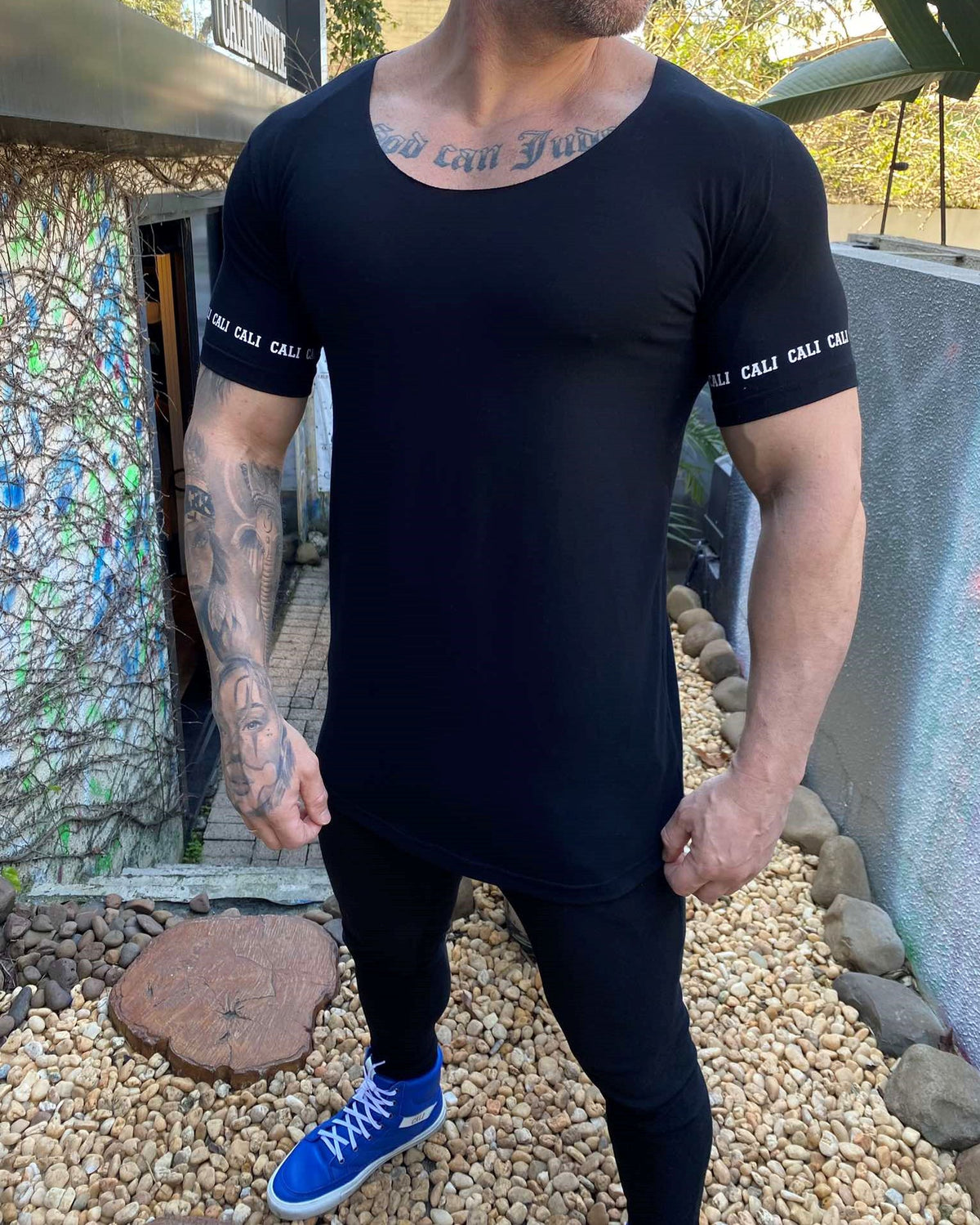 Camiseta Cali Recomeçar com frase nas costas - foto 6 de 7