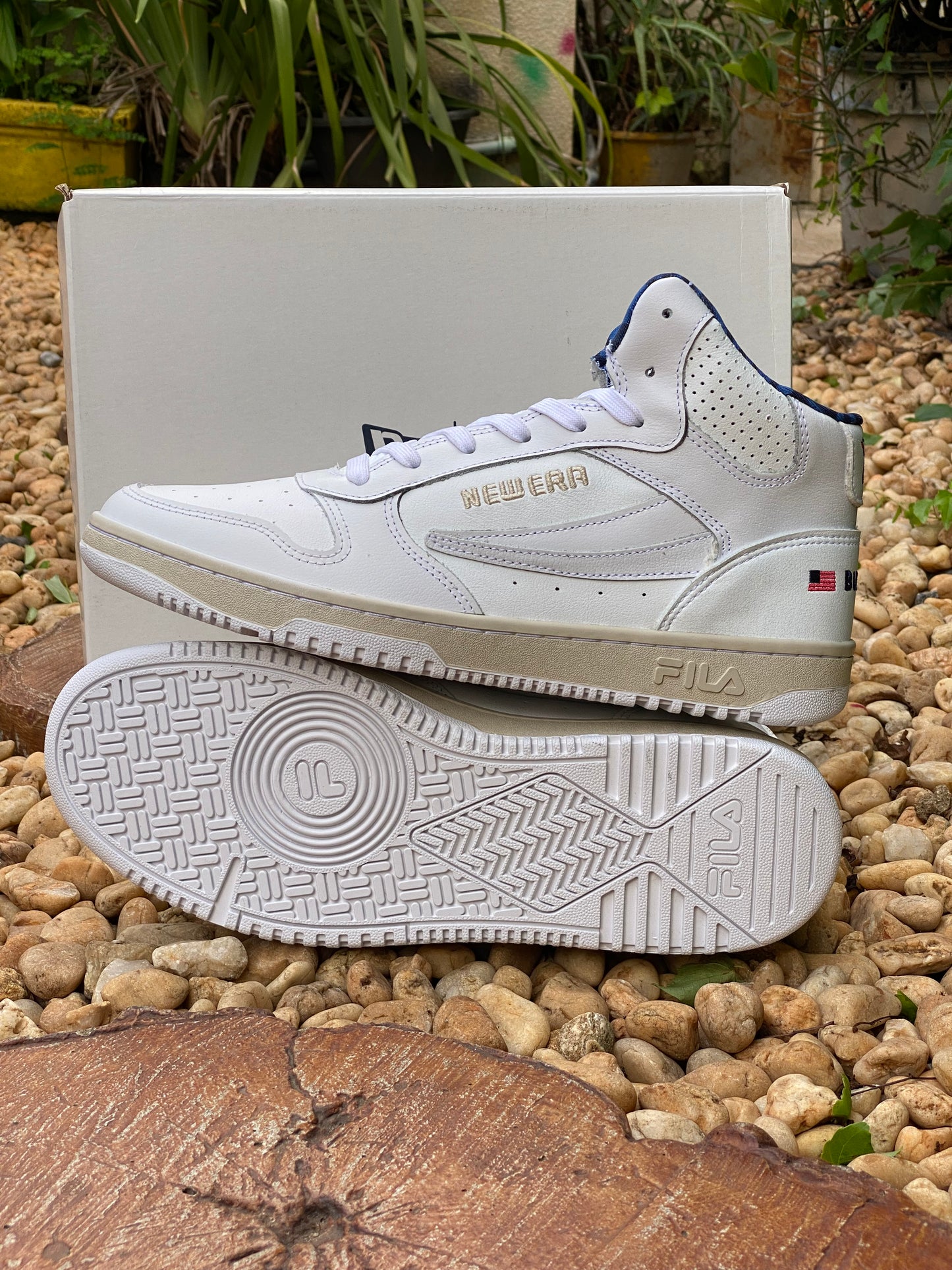 Tênis Collab Fila x New Era