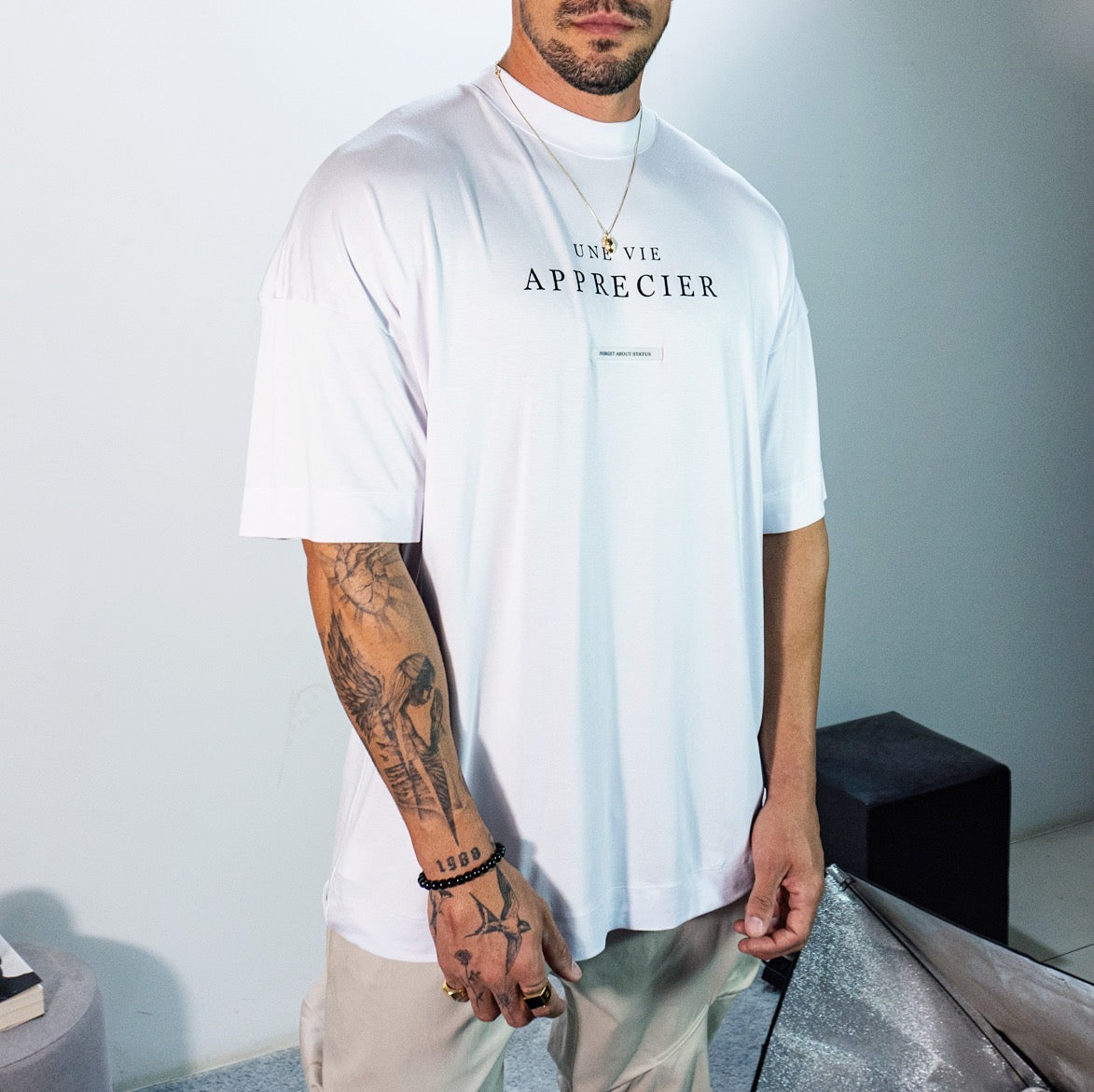 Camiseta Une Vie branca oversized - foto 6 de 8