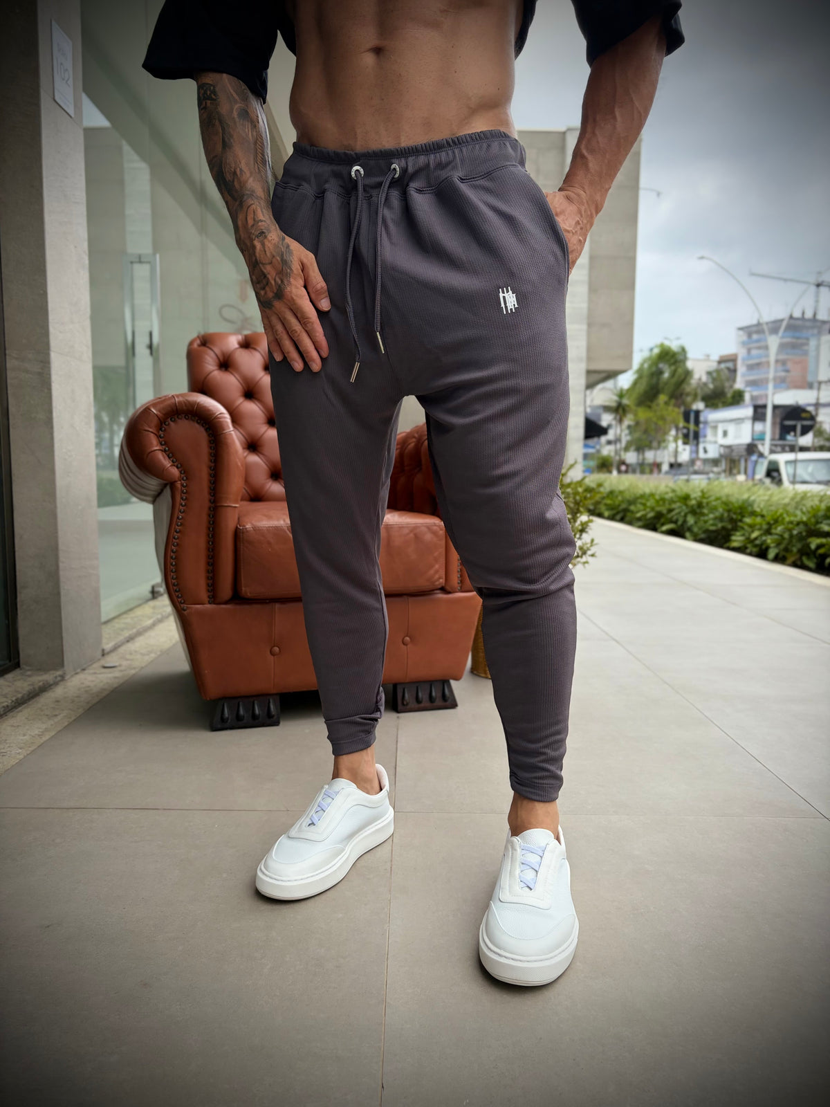 Calça Mahe skinny cinza