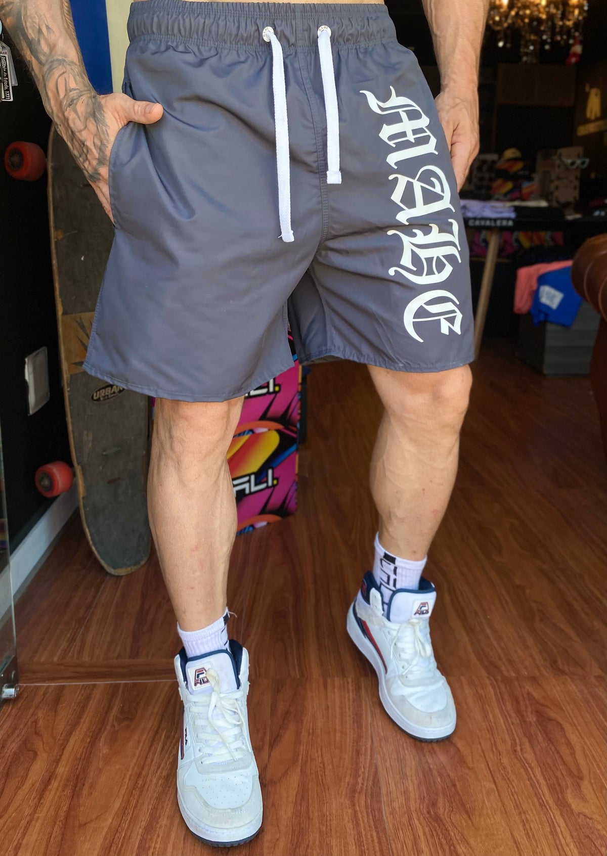 Shorts Mahe chumbo plissado - foto 2 de 3