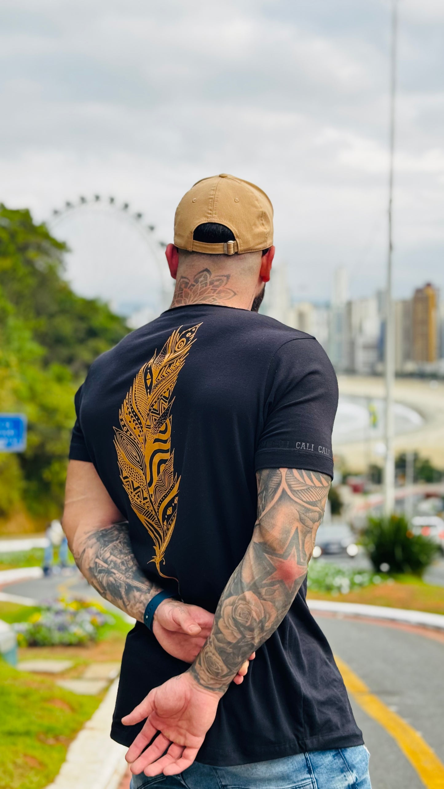 Camiseta Cali Feather Gold