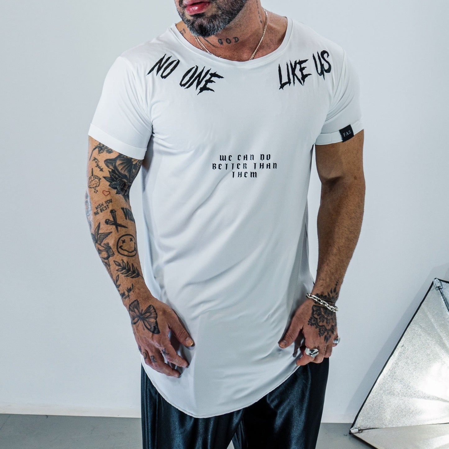 Camiseta No One - White