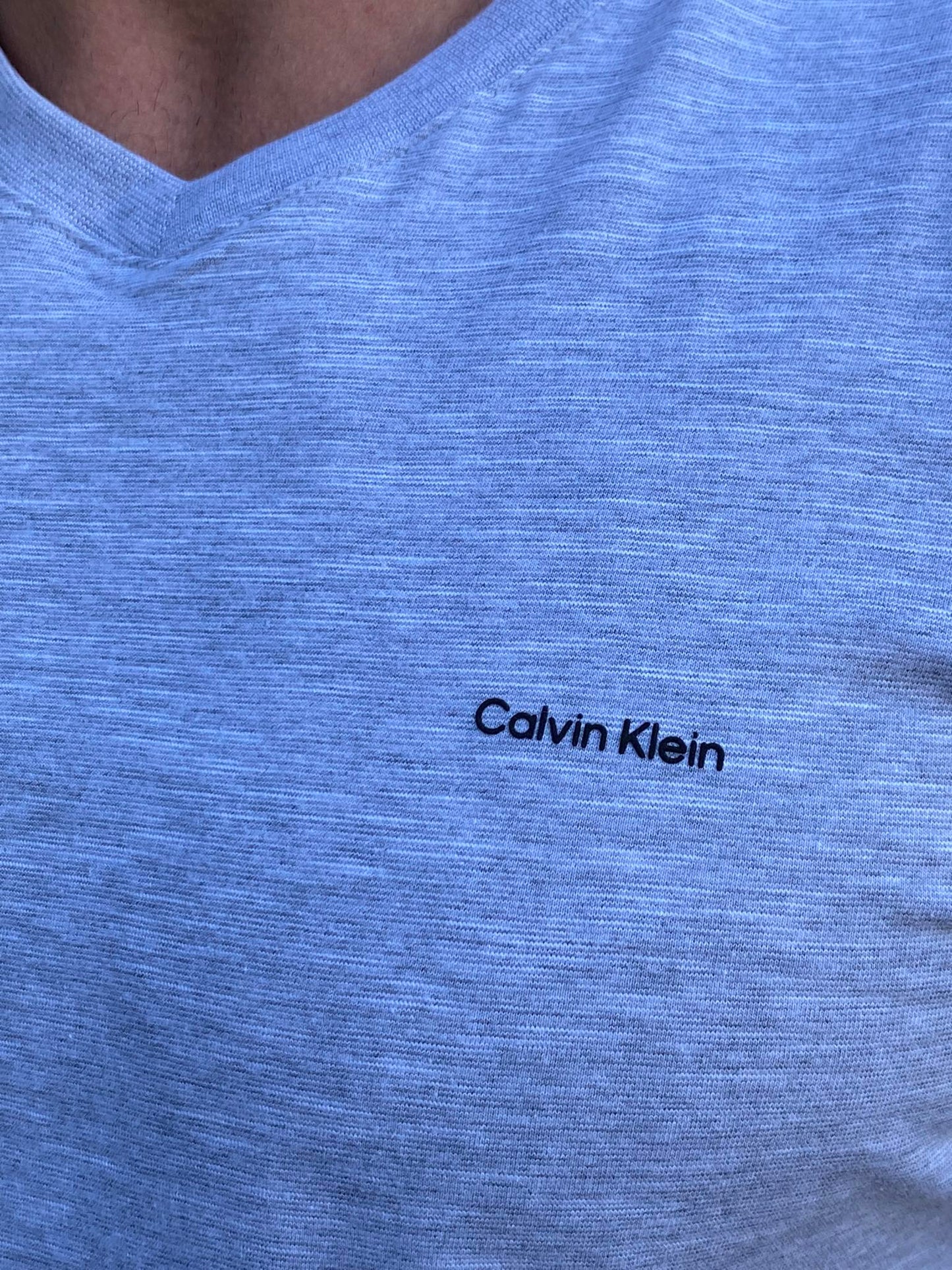Camiseta Calvin Klein Gola V Flamê