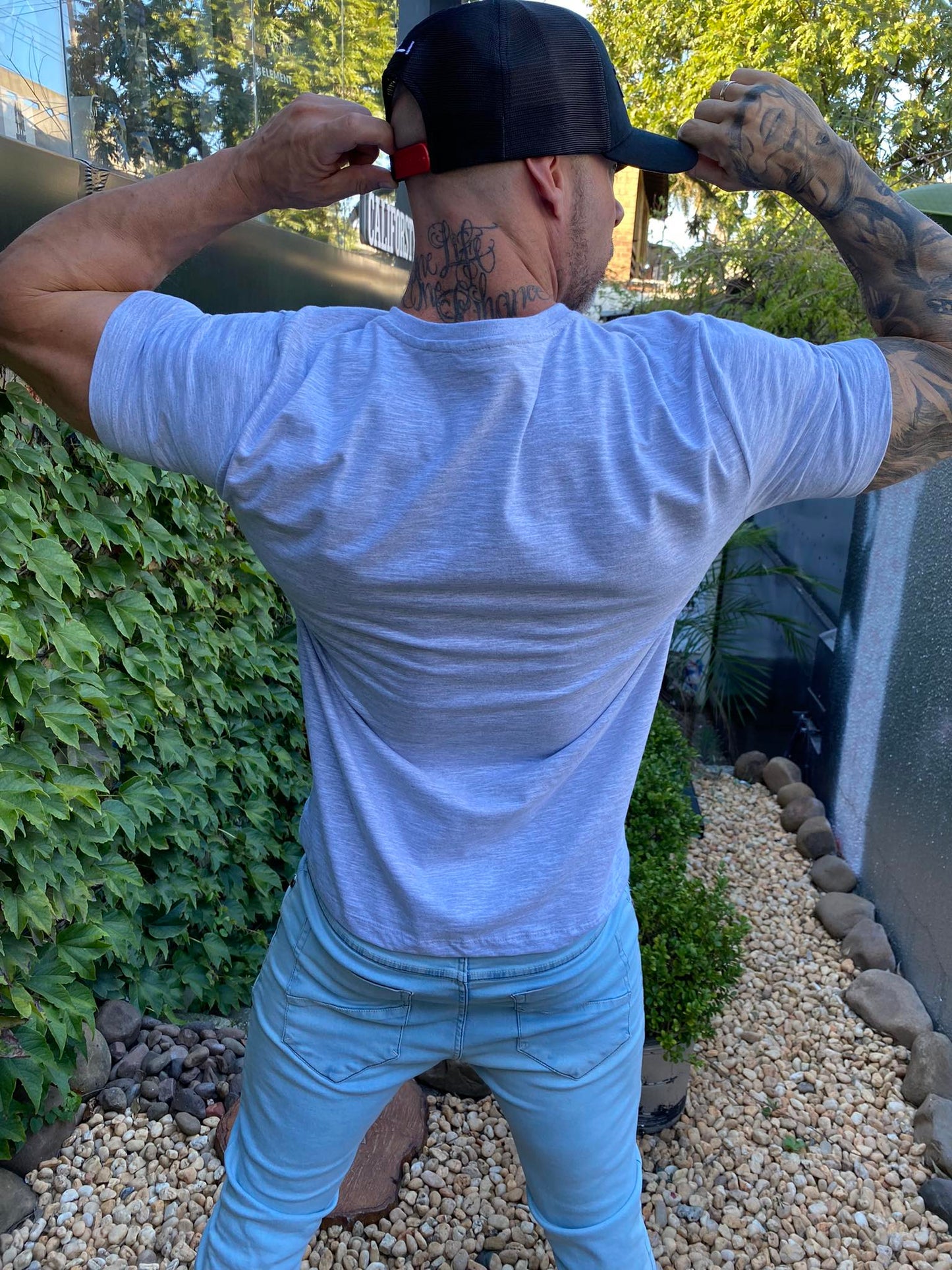 Camiseta Calvin Klein Gola V Flamê