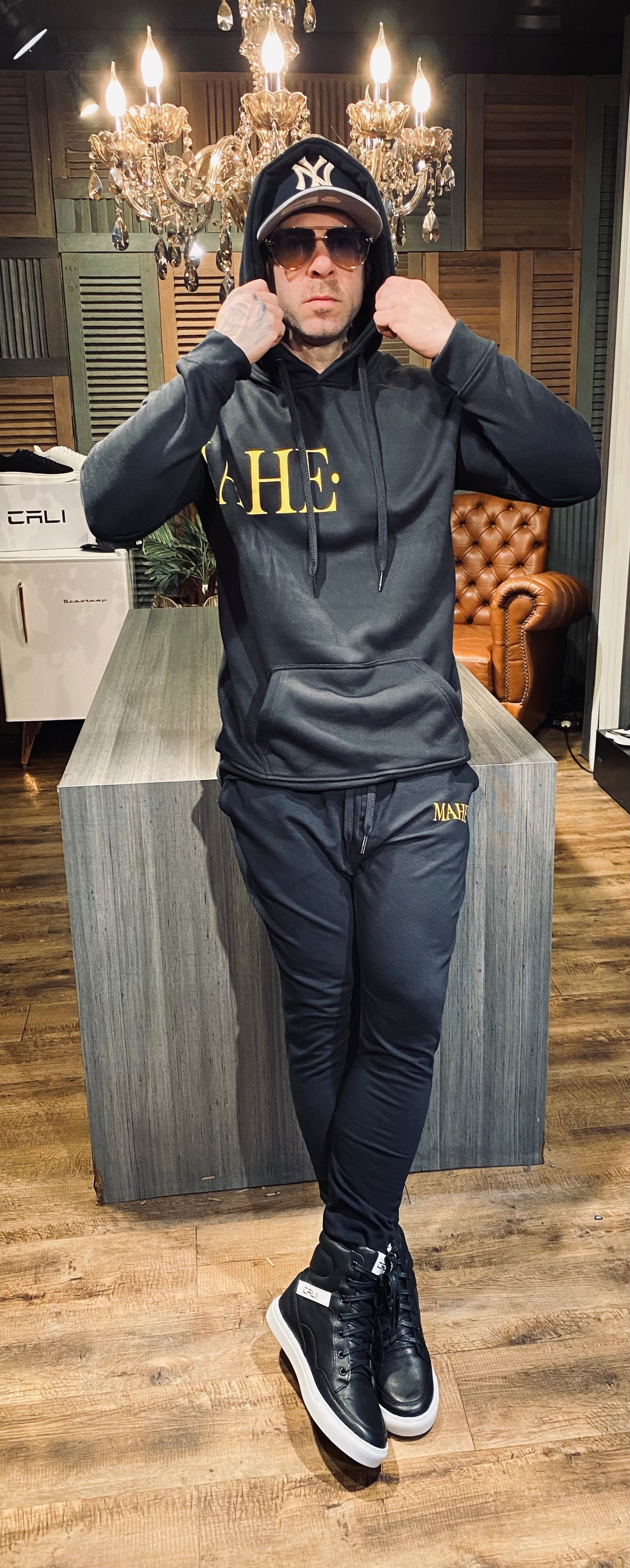 Conjunto Mahe Moletom Black Yellow