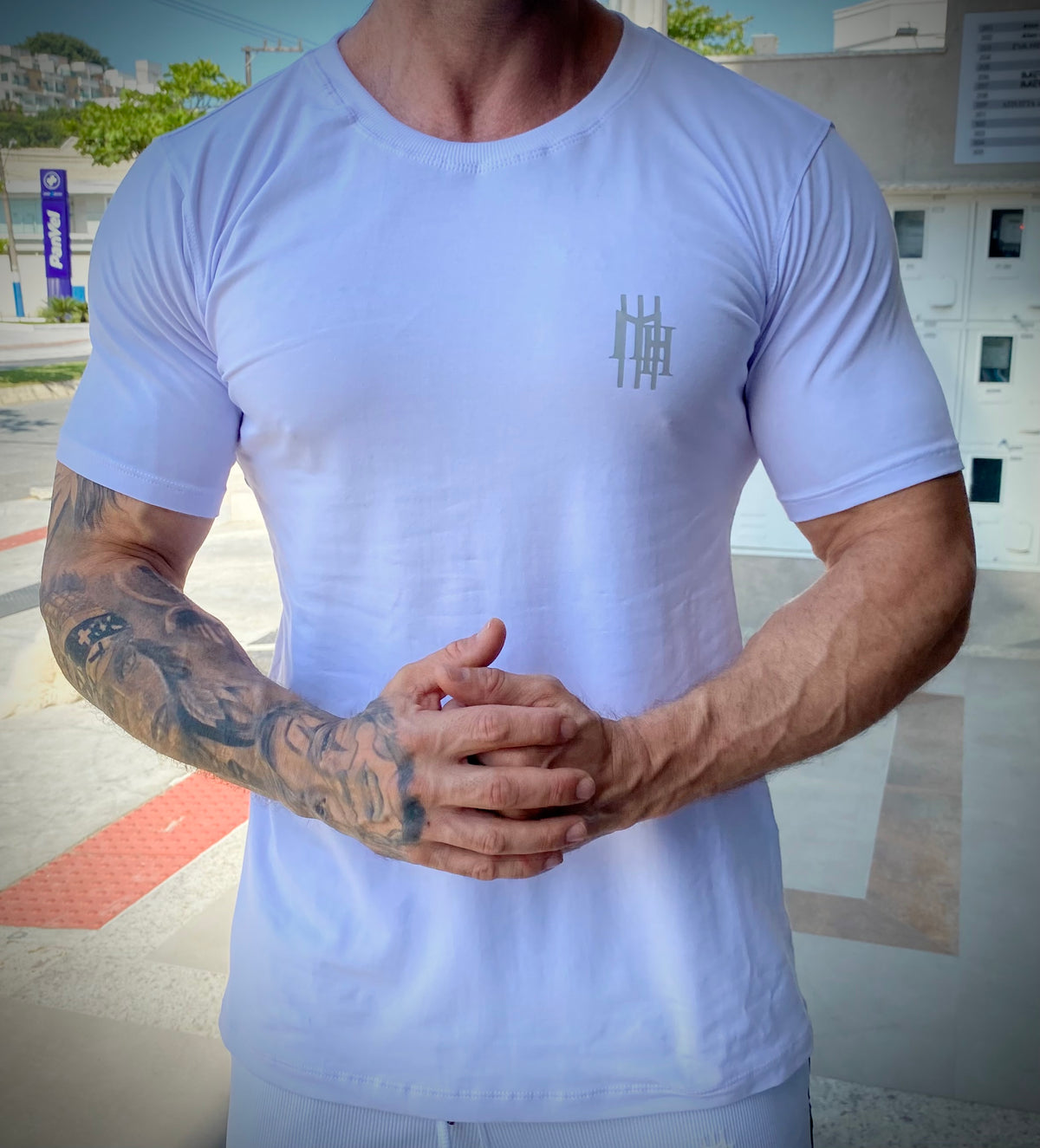 Camiseta Mahe branca e prata - foto 3 de 5