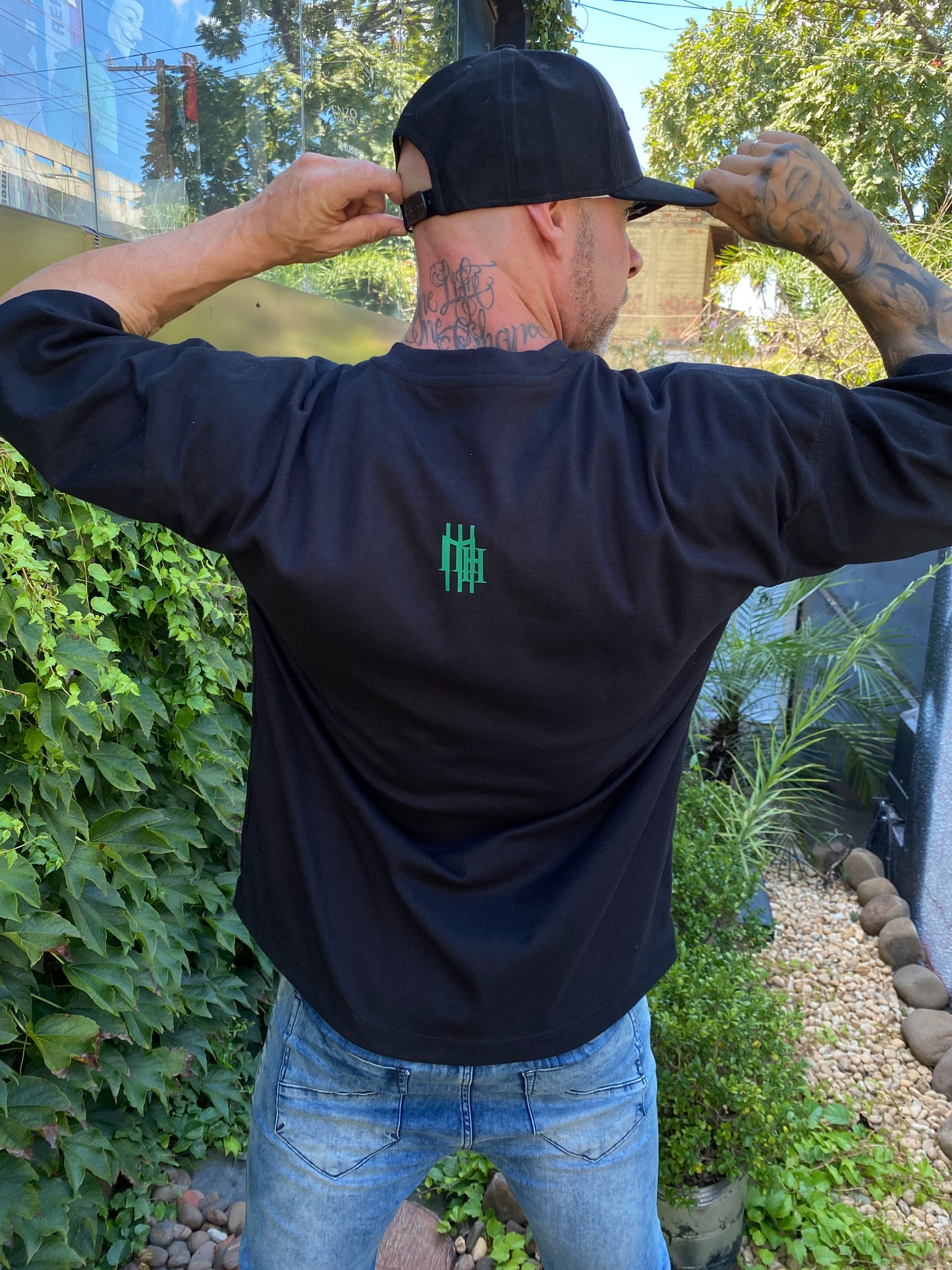 Camiseta Oversized Mahe Black Grenn