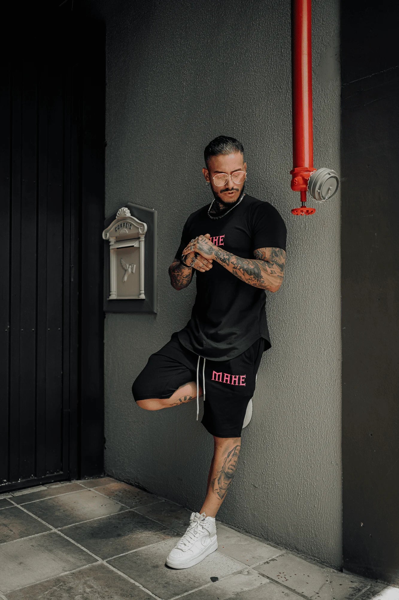 Camiseta Mahe Black/Pink