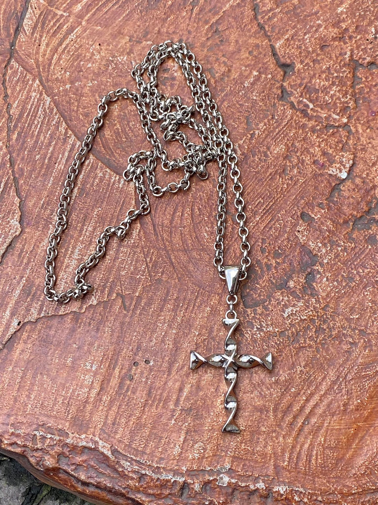 Corrente com crucifixo prata