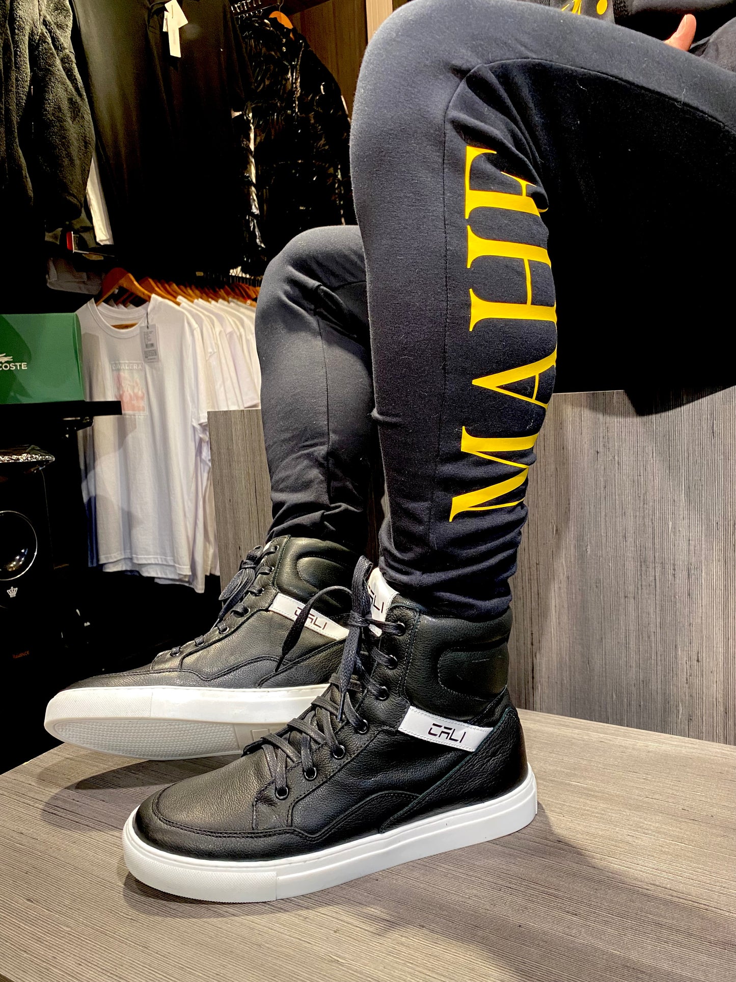 Conjunto Mahe Moletom Black Yellow