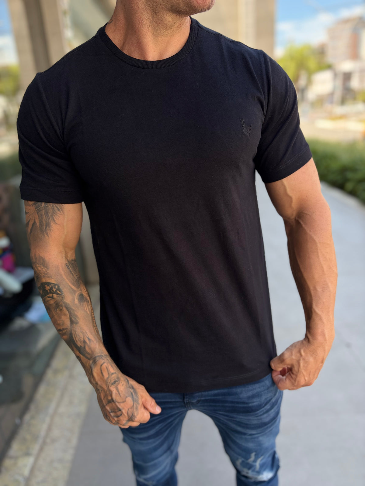 Camiseta LV Semi Long slim preta - foto 3 de 8