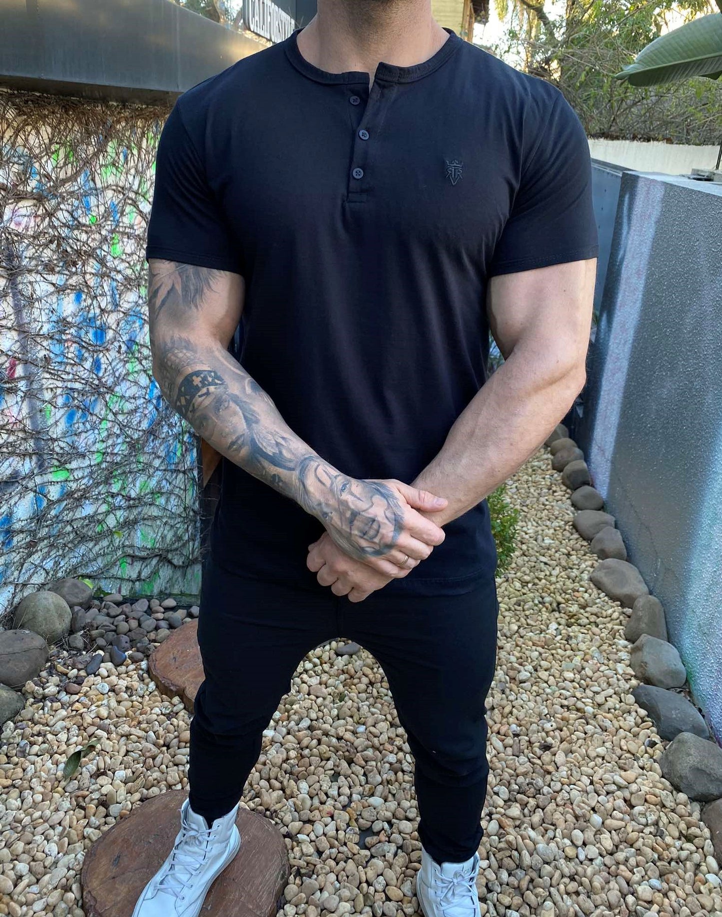 Camiseta Henley Black