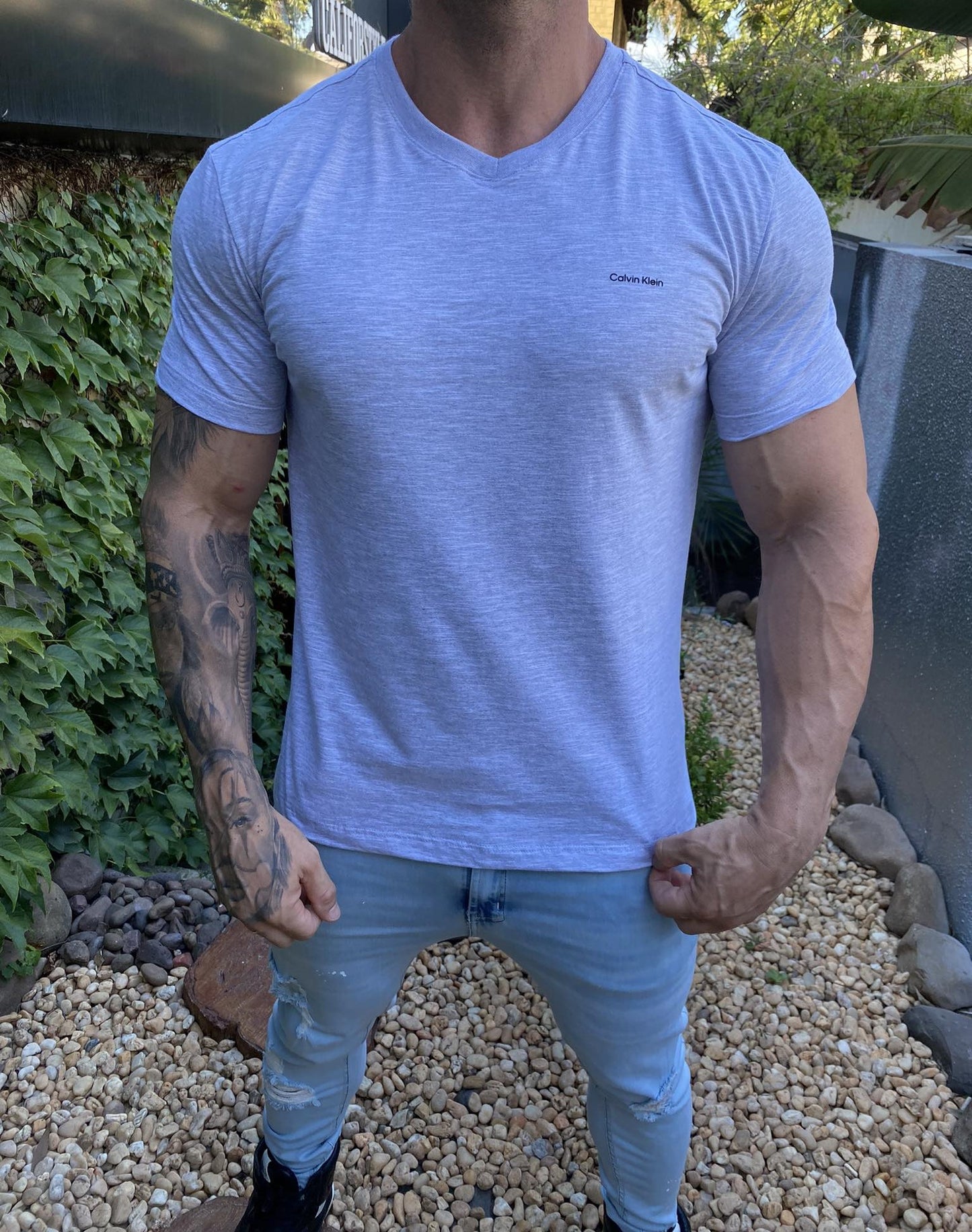 Camiseta Calvin Klein Gola V Flamê