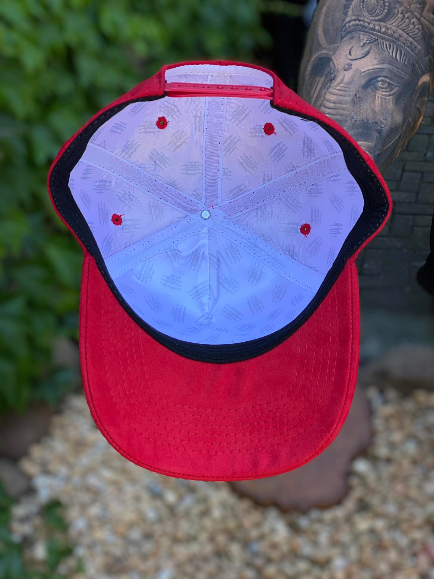 Mahe Screen Red Cap
