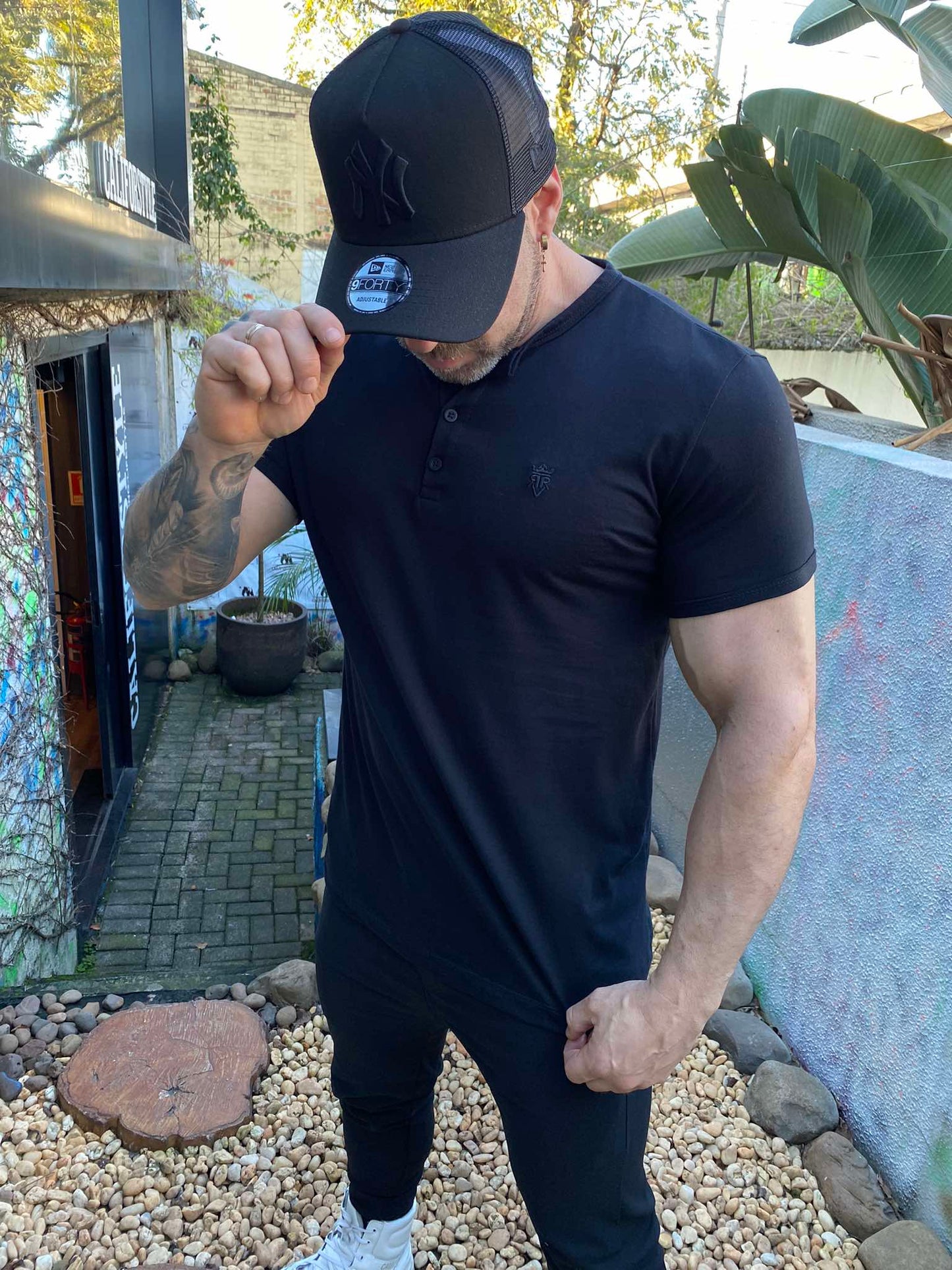 Camiseta Henley Black
