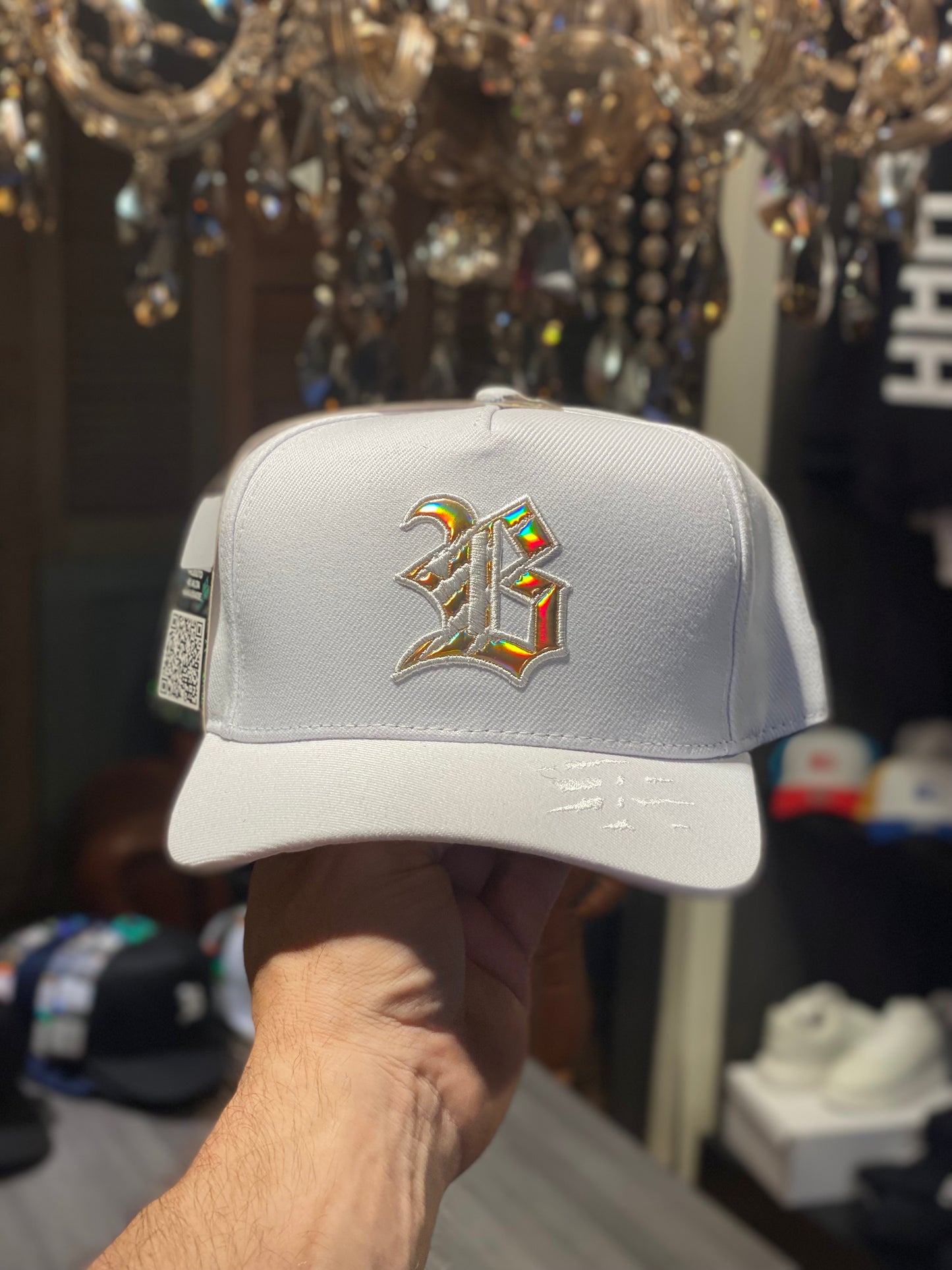 Boné BLCK Branco Tiger Holográfico Dourado