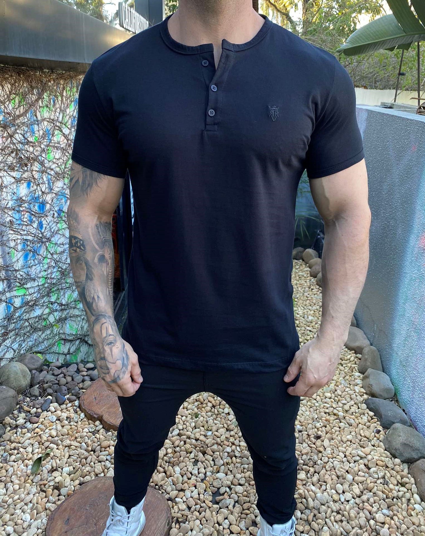 Camiseta Henley Black