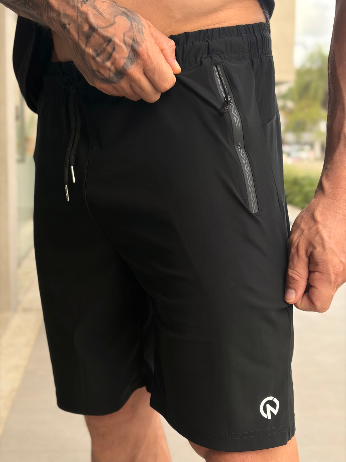 Shorts Ziper preto plissado - foto 2 de 12