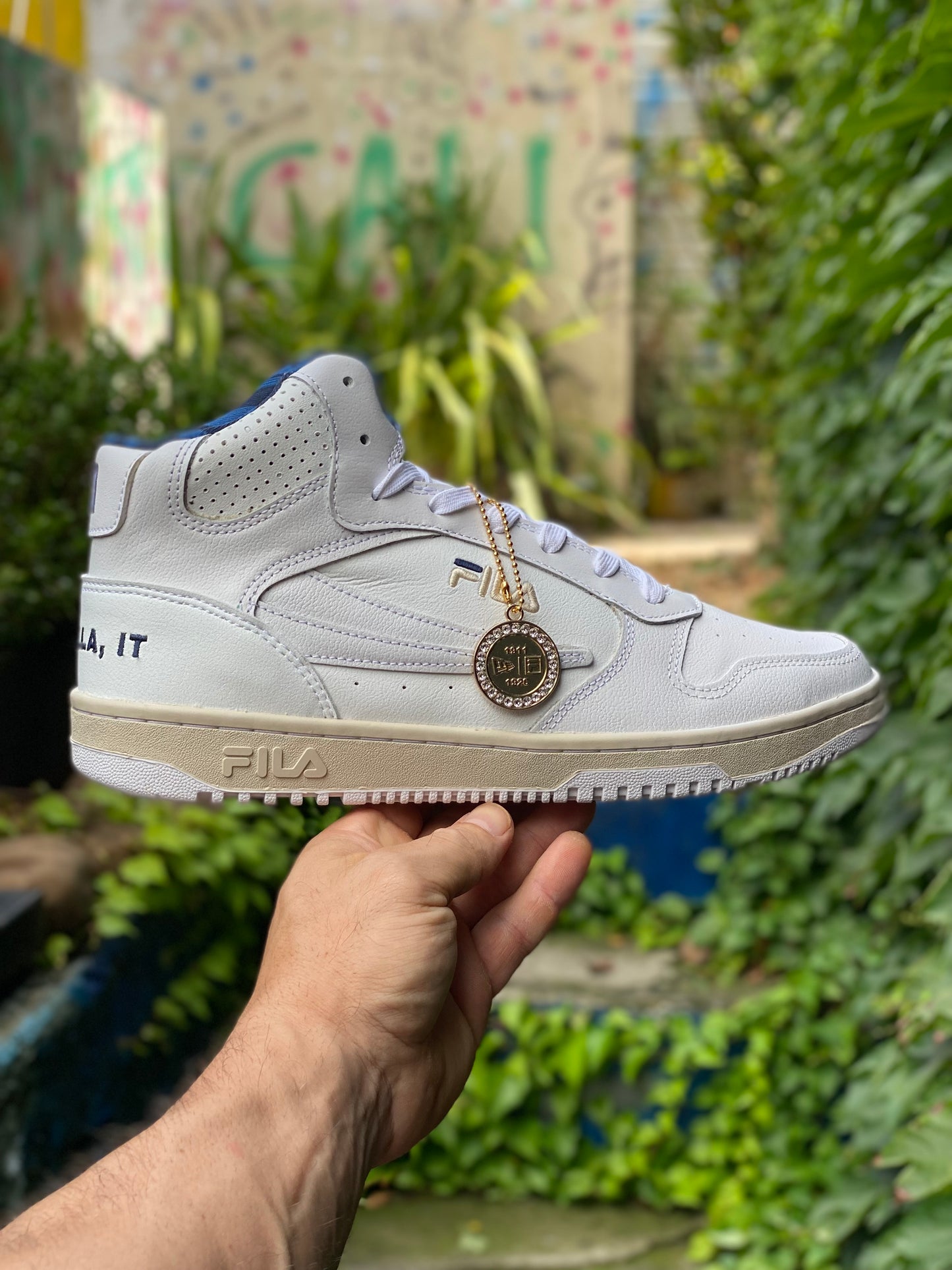 Tênis Collab Fila x New Era