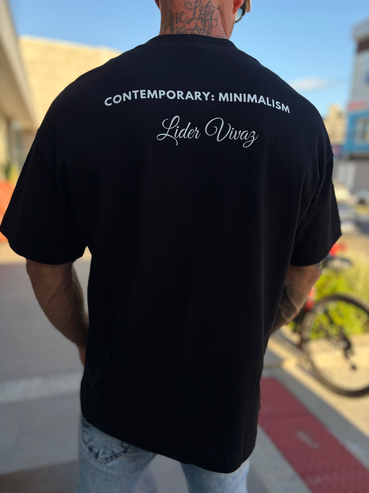 Camiseta oversized LV Minimalism preta - foto 4 de 10