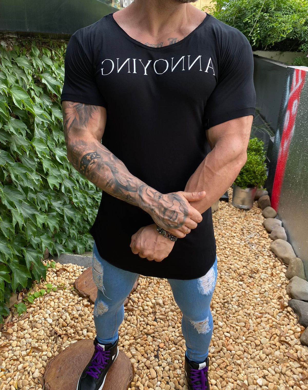 Camiseta Gniyonna preta - foto 7 de 11