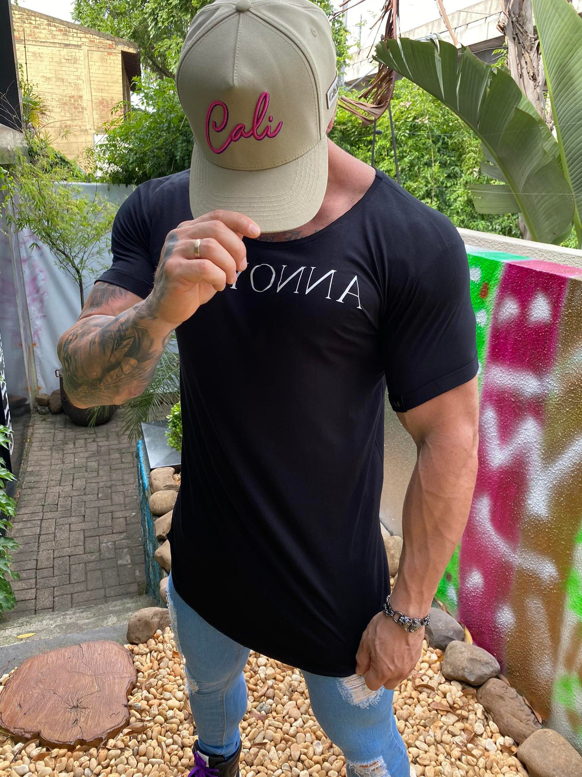 Camiseta Gniyonna preta - foto 8 de 11