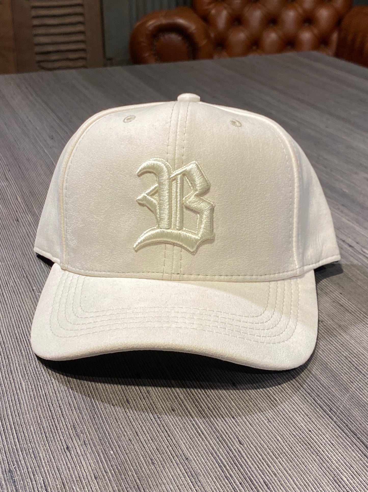 Boné Snapback Suede Off White 2.0