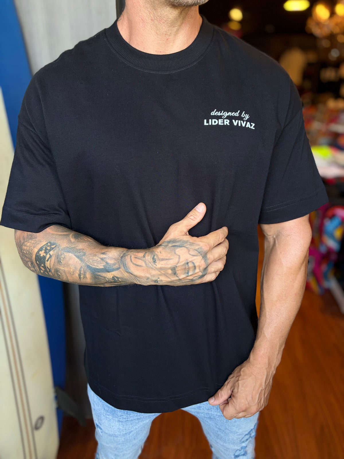 Camiseta oversized LV Minimalism preta - foto 7 de 10