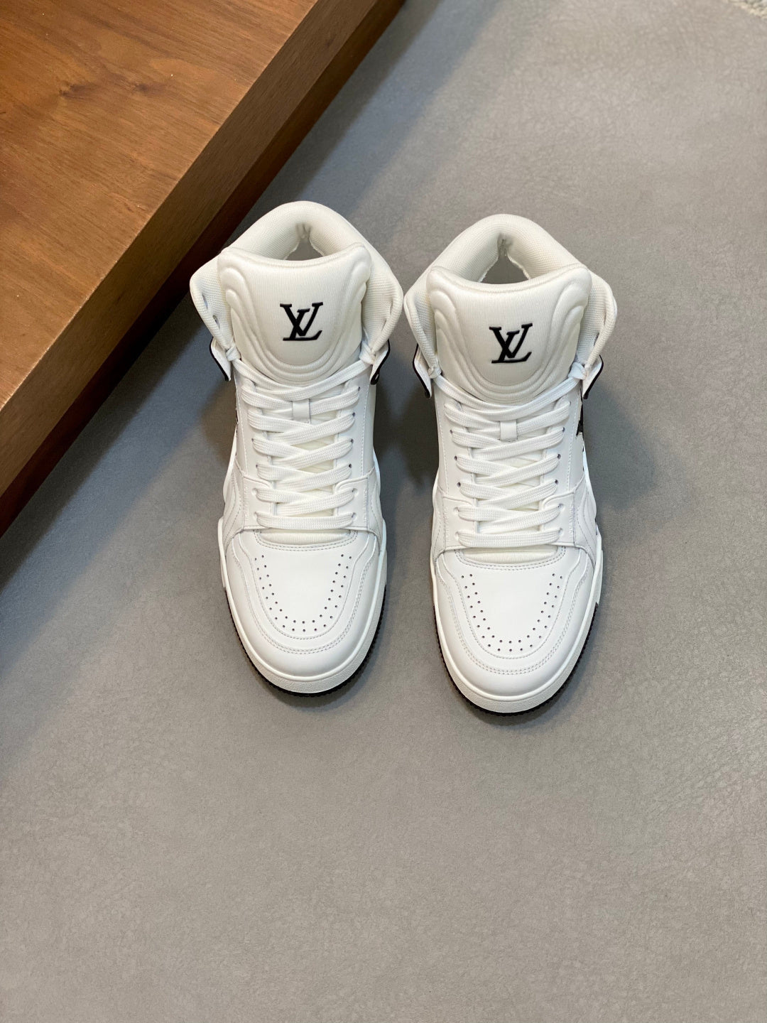 Tênis LV Luxuy importado Cano Alto Branco