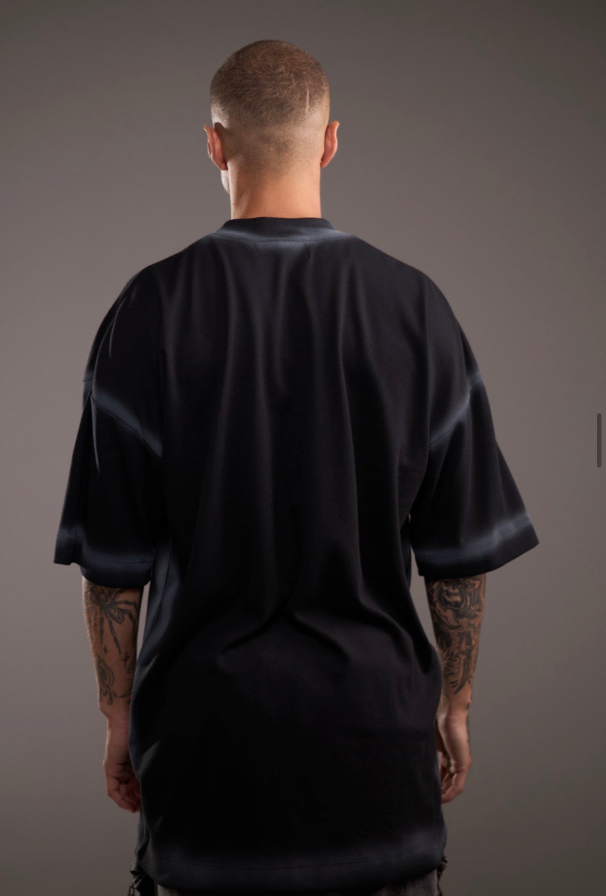 Camiseta oversized Creat preta - foto 4 de 5