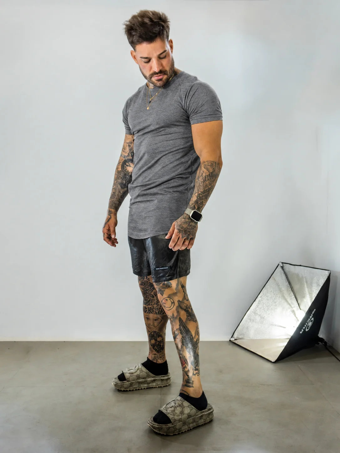 Camiseta Semi Long Cinza Wall Bold