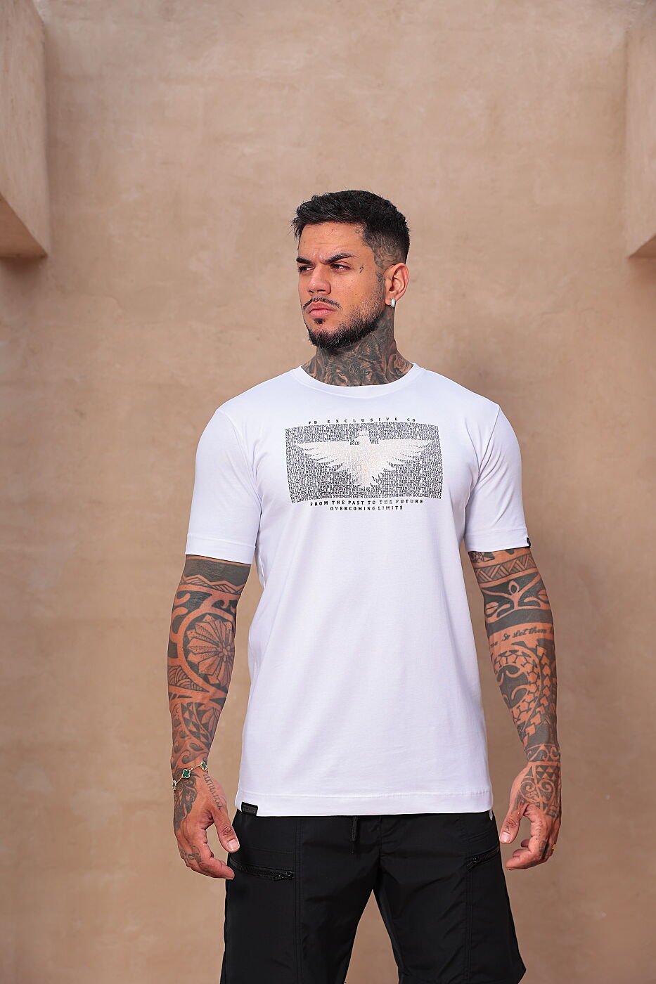 Camiseta slim Águia Letters branca - foto 5 de 6