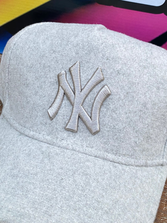 MBoné New Era NY Eframe Bege