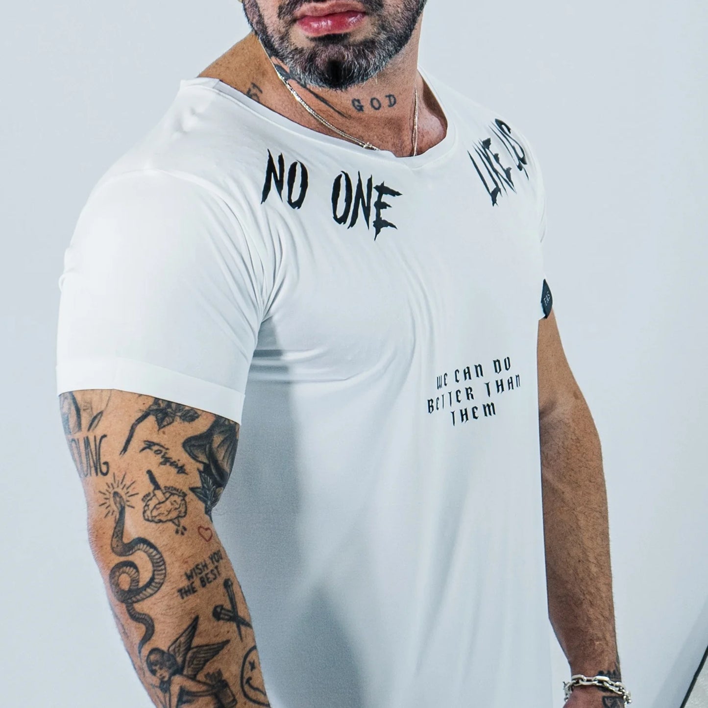 Camiseta No One - White