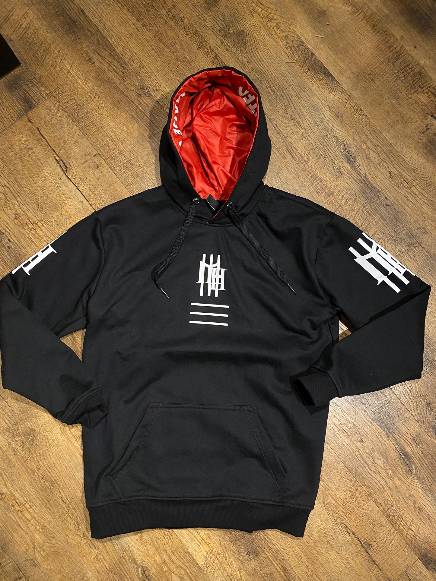 Moletom Canguru Mahe Black Red - LANÇAMENTO EXCLUSIVO