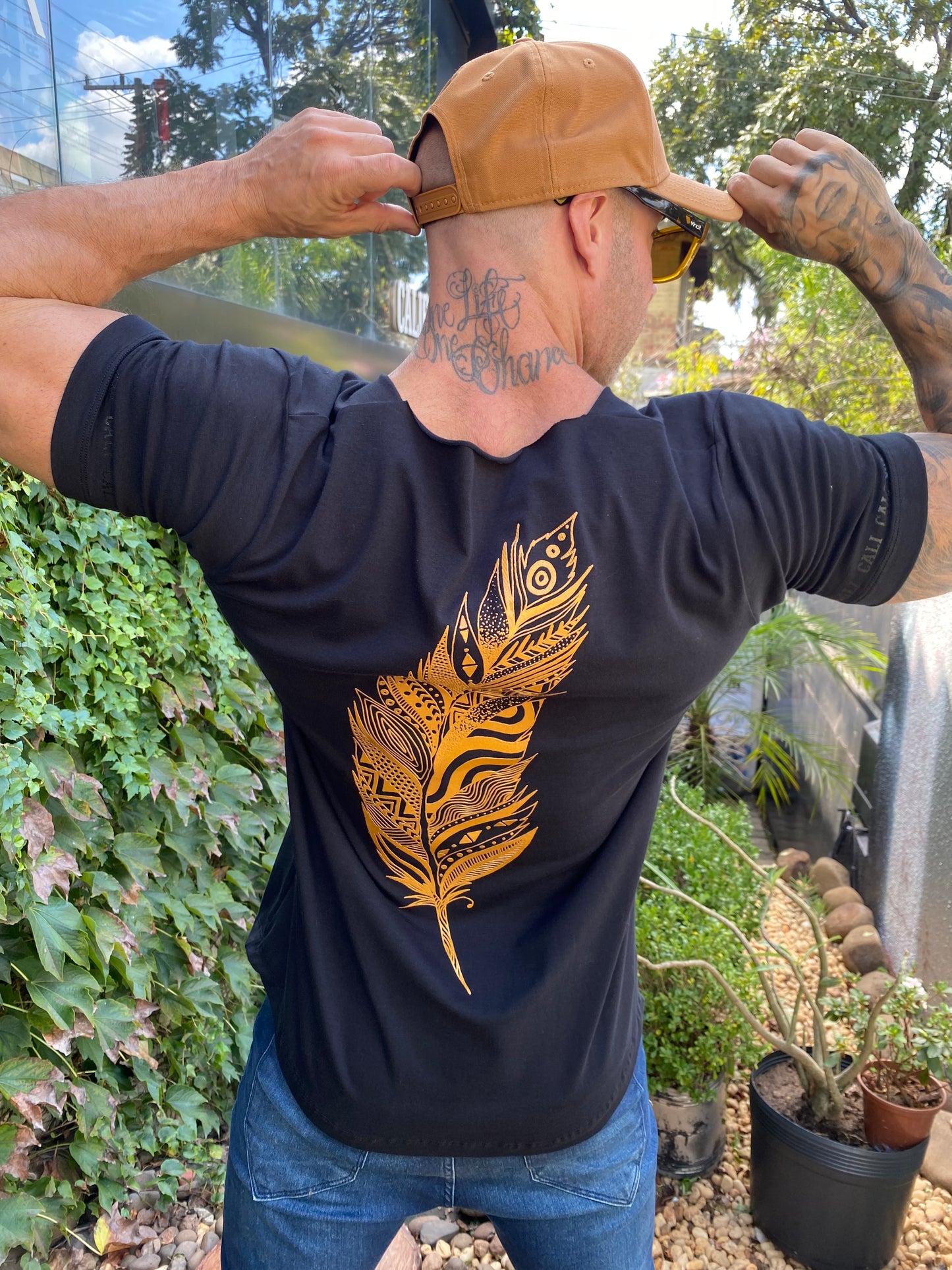 Camiseta Cali Feather Gold