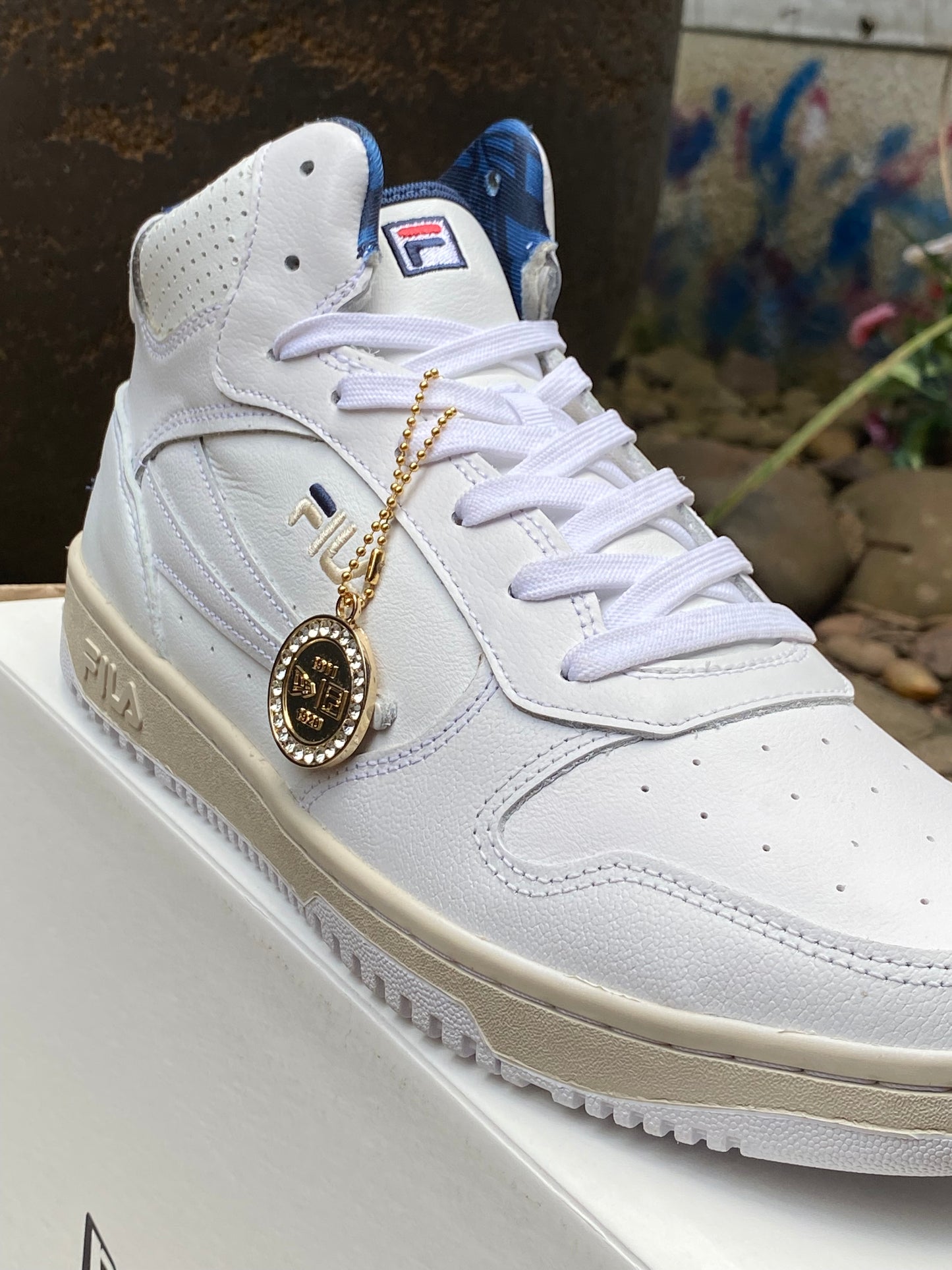 Tênis Collab Fila x New Era