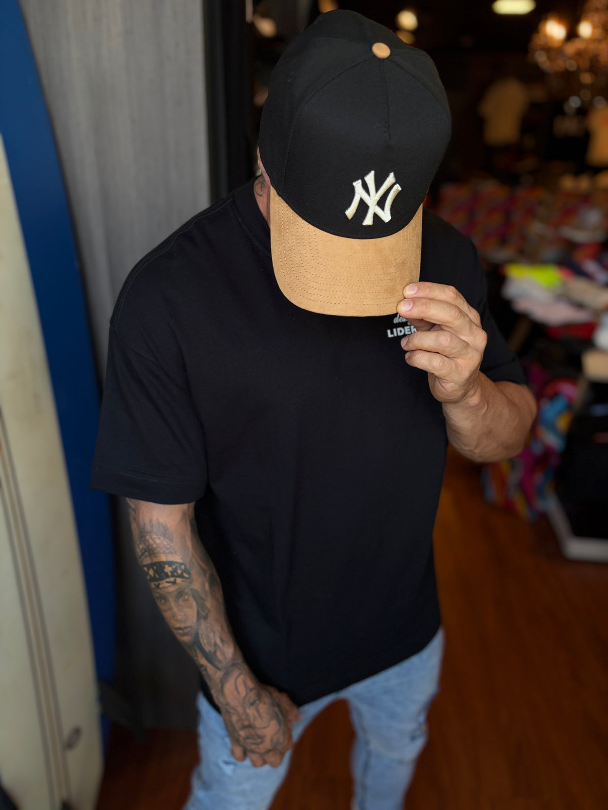 Camiseta oversized LV Minimalism preta - foto 6 de 10