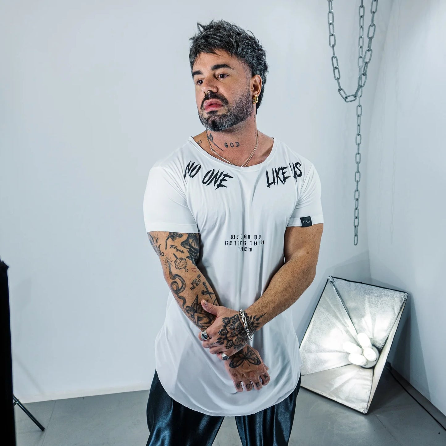 Camiseta No One - White