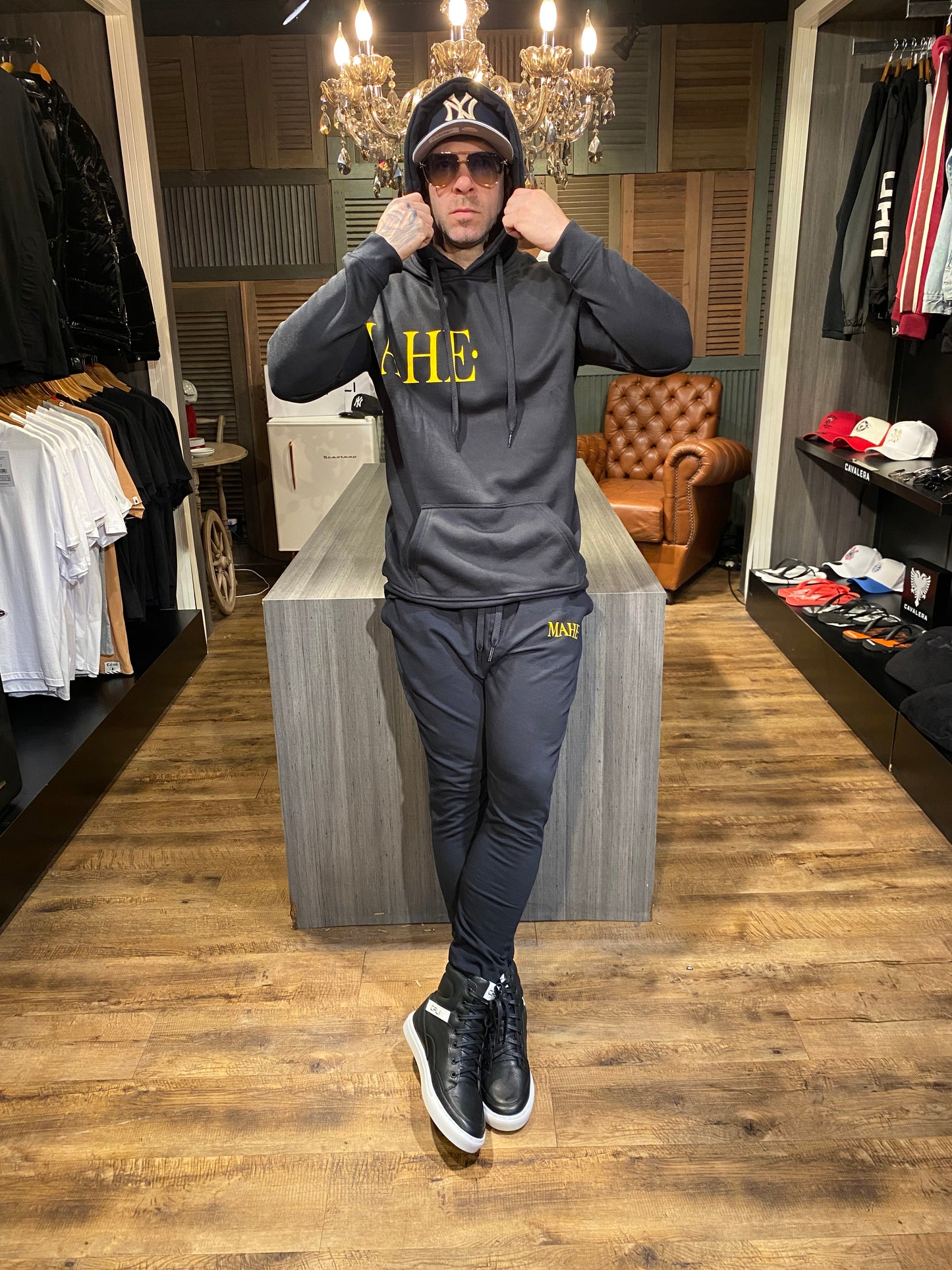 Conjunto Mahe Moletom Black Yellow