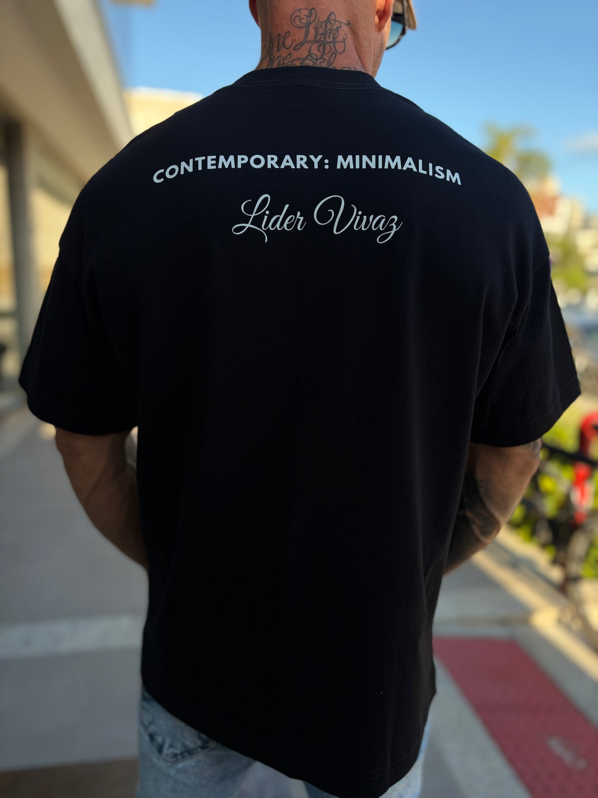 Camiseta oversized LV Minimalism preta - foto 3 de 10