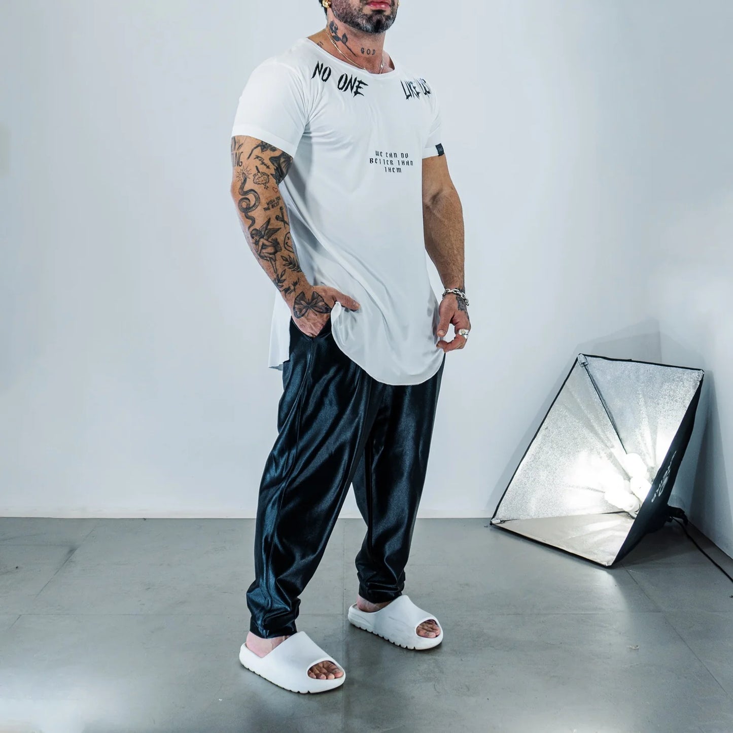 Camiseta No One - White
