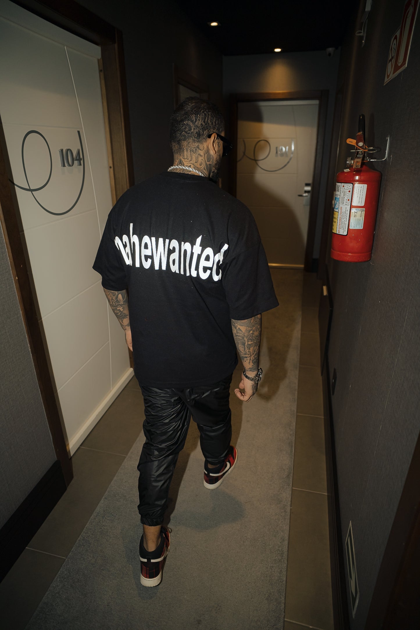 Camiseta Oversized Mahe Black Silver